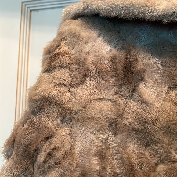 Vintage ladies fur long coat - Picture 13 of 16